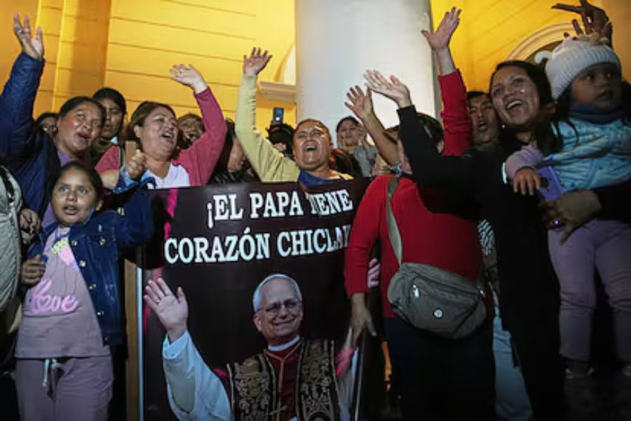 La “ciudad del papa” León XIV en Perú reza por su salud y espera su regreso